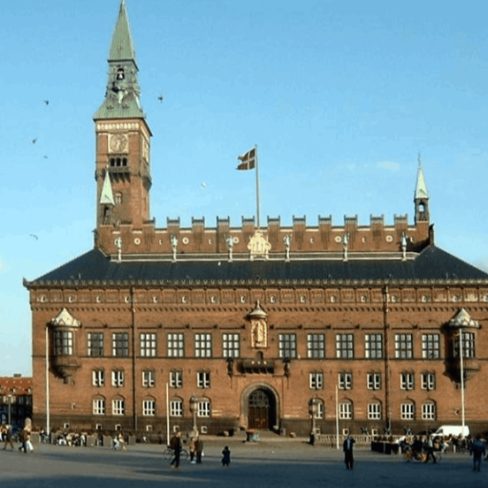© Quistnix - https://commons.wikimedia.org/wiki/File:Kopenhagen_stadhuis.jpg